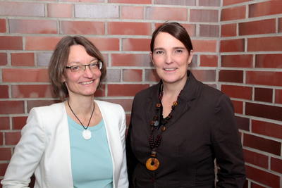 Bild vergr&ouml;&szlig;ern: Gleichstellungsbeauftragte Nina Stiewink (links) organisiert und Sandra Hansen von FRAU & BERUF moderiert online den Visions-Workshop