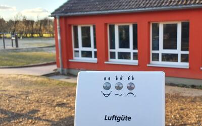 Bild vergr&ouml;&szlig;ern: Neue Fenster und Luftg&uuml;teampeln sorgen f&uuml;r bessere L&uuml;ftung in den Klassenzimmern - auch &uuml;ber die Corona-Zeiten hinaus